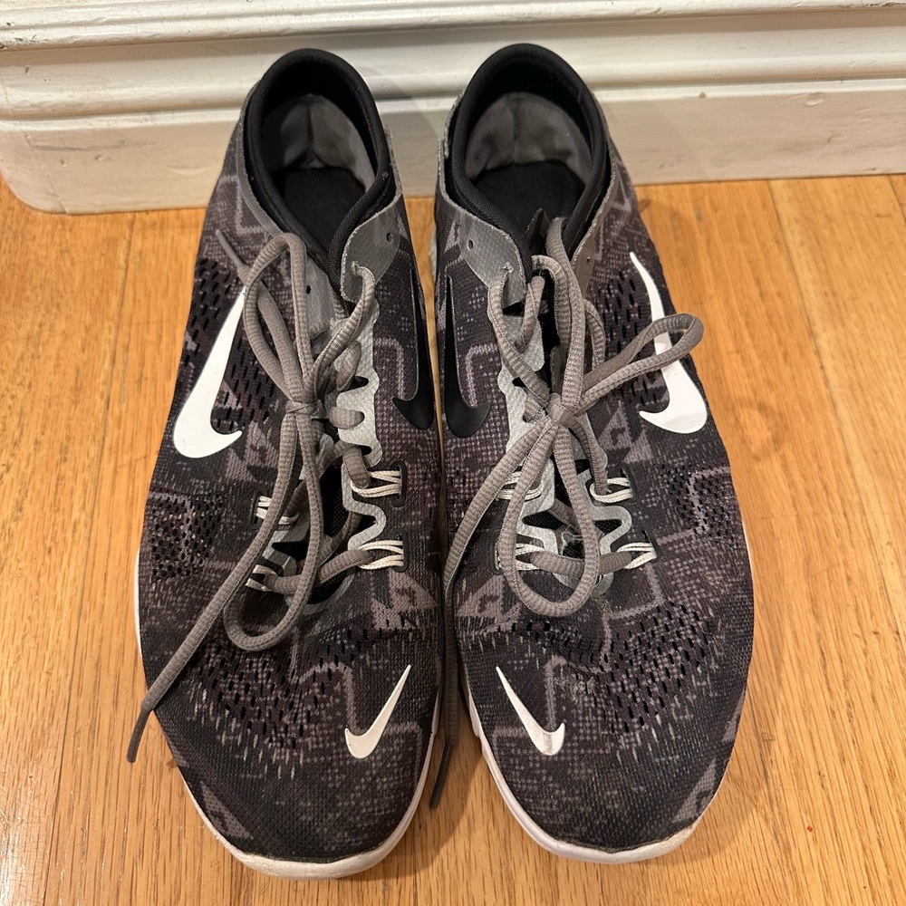 Nike Women’s  Black and Gray Pendelton Print Athletic Shoes